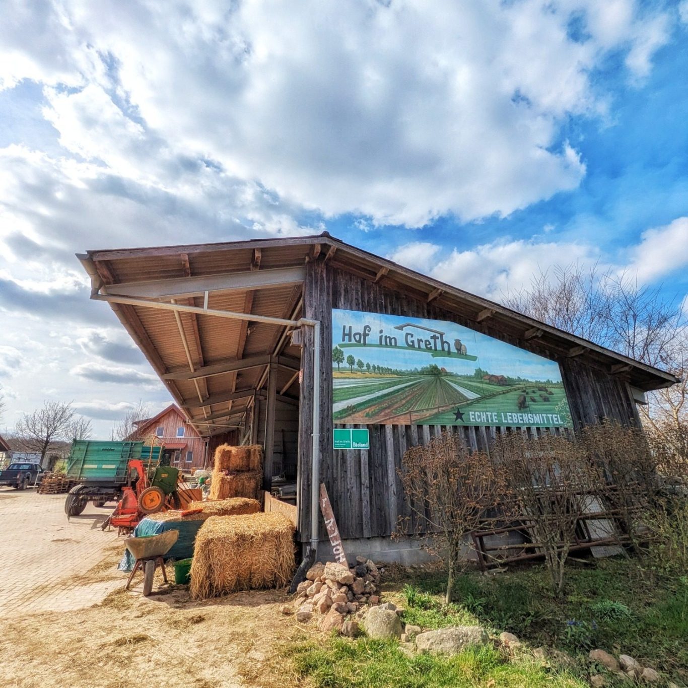 Blick über das Hofgelände vom Hof im Greth