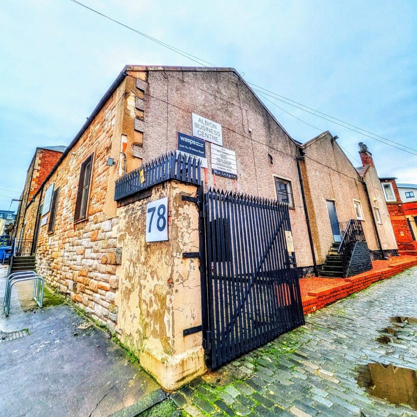 Außenansicht der historischen Old Lemonade Factory in Edinburgh, Sitz der Reife- und Lagerräume von Mellis Cheese.