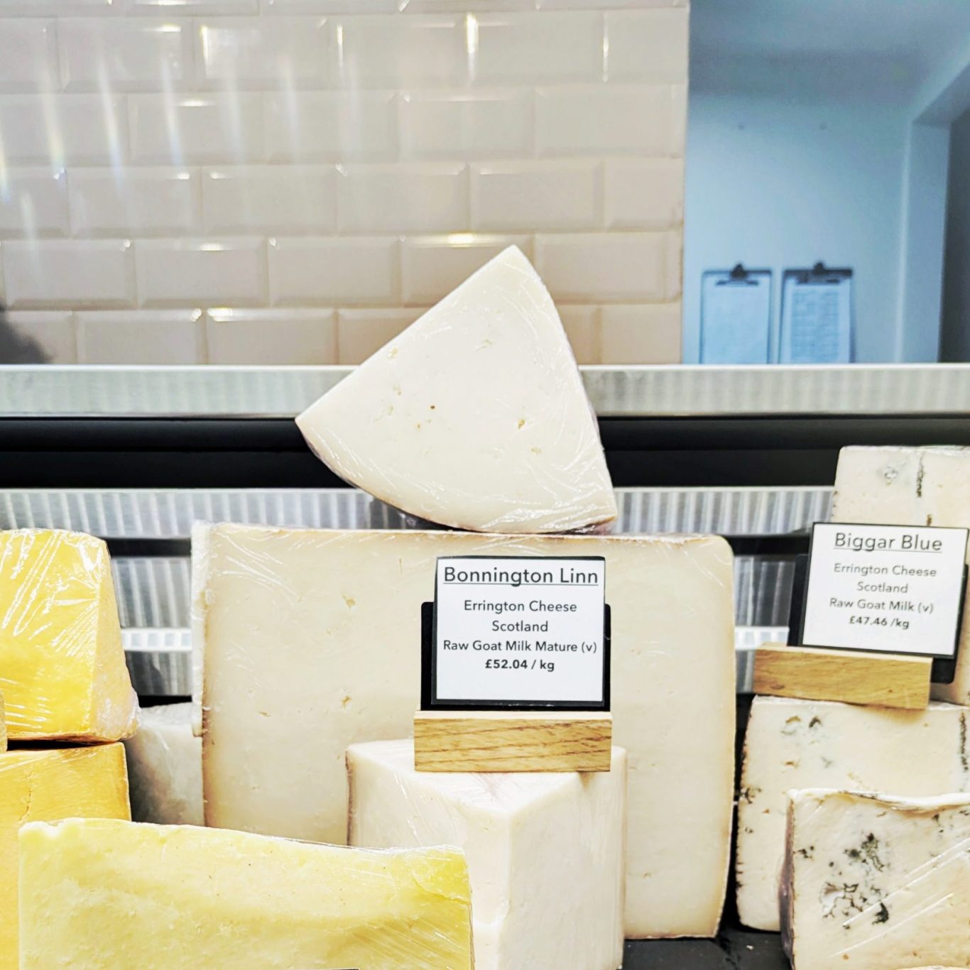 Käsetheke Errington Barn mit Bonnington Linn